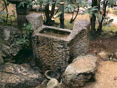 手水鉢 浄水鉢 神社手水舎 の製品案内愛知県岡崎市の石灯篭・水鉢蹲など石材製品の製造販売杉田石材店