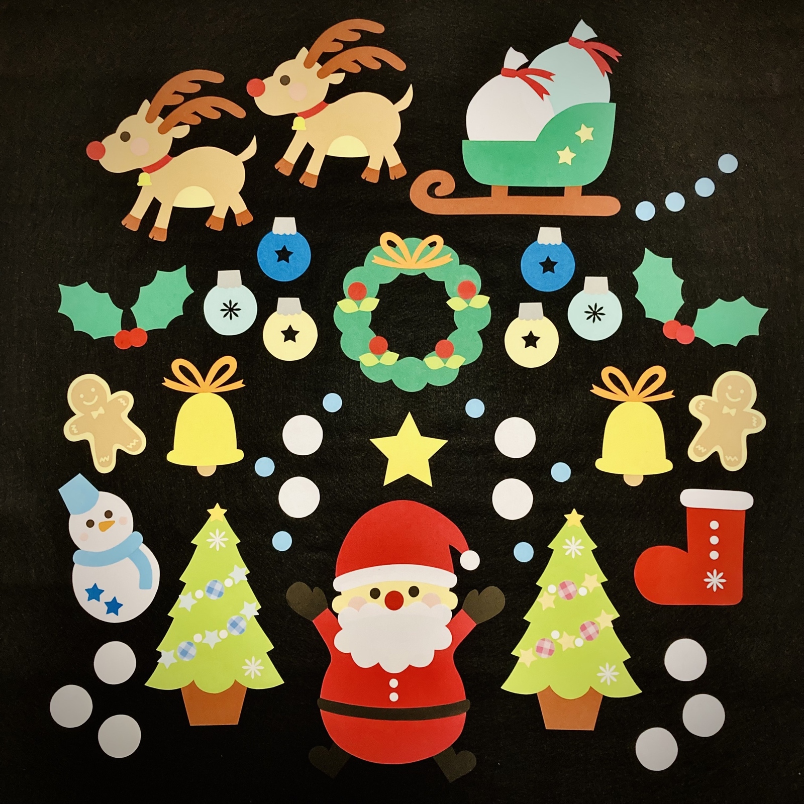 保育の便利なフリー素材 12月の壁面型紙を無料ダウンロード！wosawosa