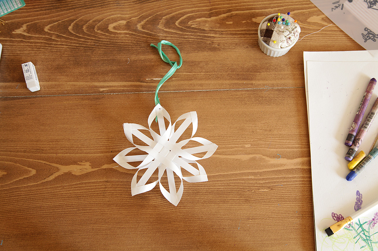 折り紙 クリスマスリースの簡単な作り方～How to make an easy origami christmas wreath～簡単折り紙教室
