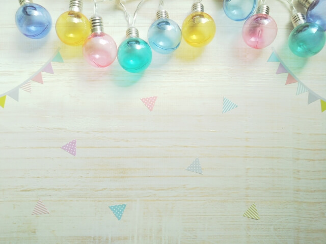 雨のしずくと傘のモビール 梅雨