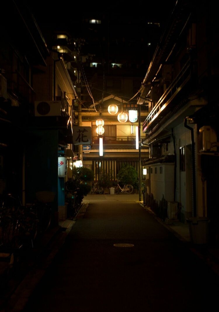 写真 「お正月あけは、お客さんがすごかったですね。1日10人以上来てくれて」 今里の若手風俗嬢・レイが語った“新地のリアル” 大阪の色街の現在文春オンライン