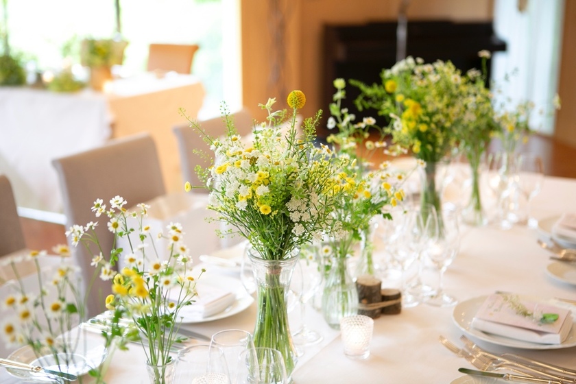 ピンクのバラの会場装花 : ウエディングブーケの花の妖精たち