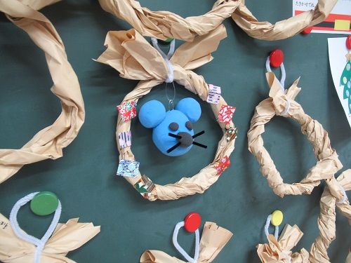 2025年最新 保育園で楽しめるお正月の製作アイデア17選！ へび・干支・だるま・門松・鏡餅・コマ保育士くらぶ