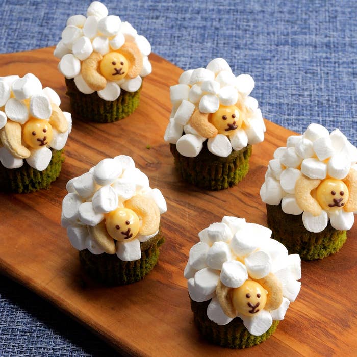 お誕生日のカップケーキ - 家具工房ウッドスケッチの１０８の仕事