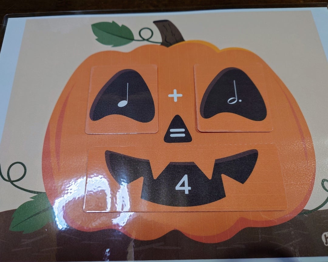 子供のハロウィンゲームハロウィン探し物ゲーム