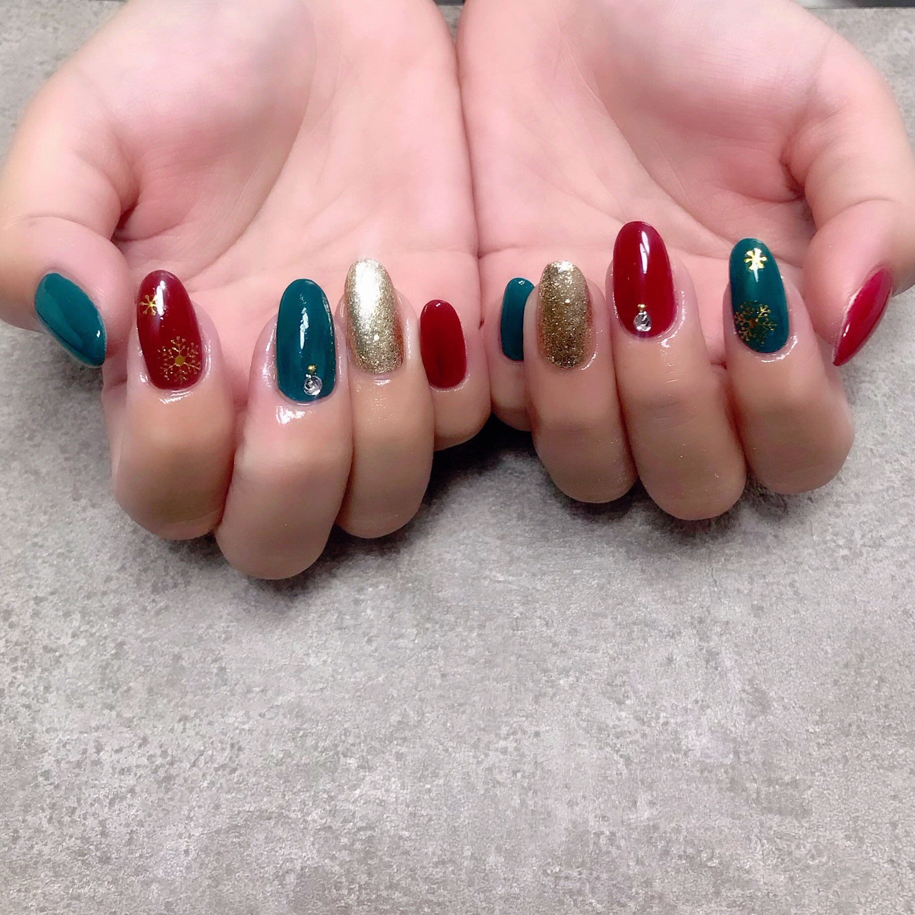 クリスマス💅ネイルジェルネイルシンプルネイルトレンドネイルネイルデザインクリスマスネイル赤ネイルキラキラネイルnailnailsnailsnailsnailsnailartnaildesigngelnailsxmasnailschristmasnailsフィルインlelire三郷中央