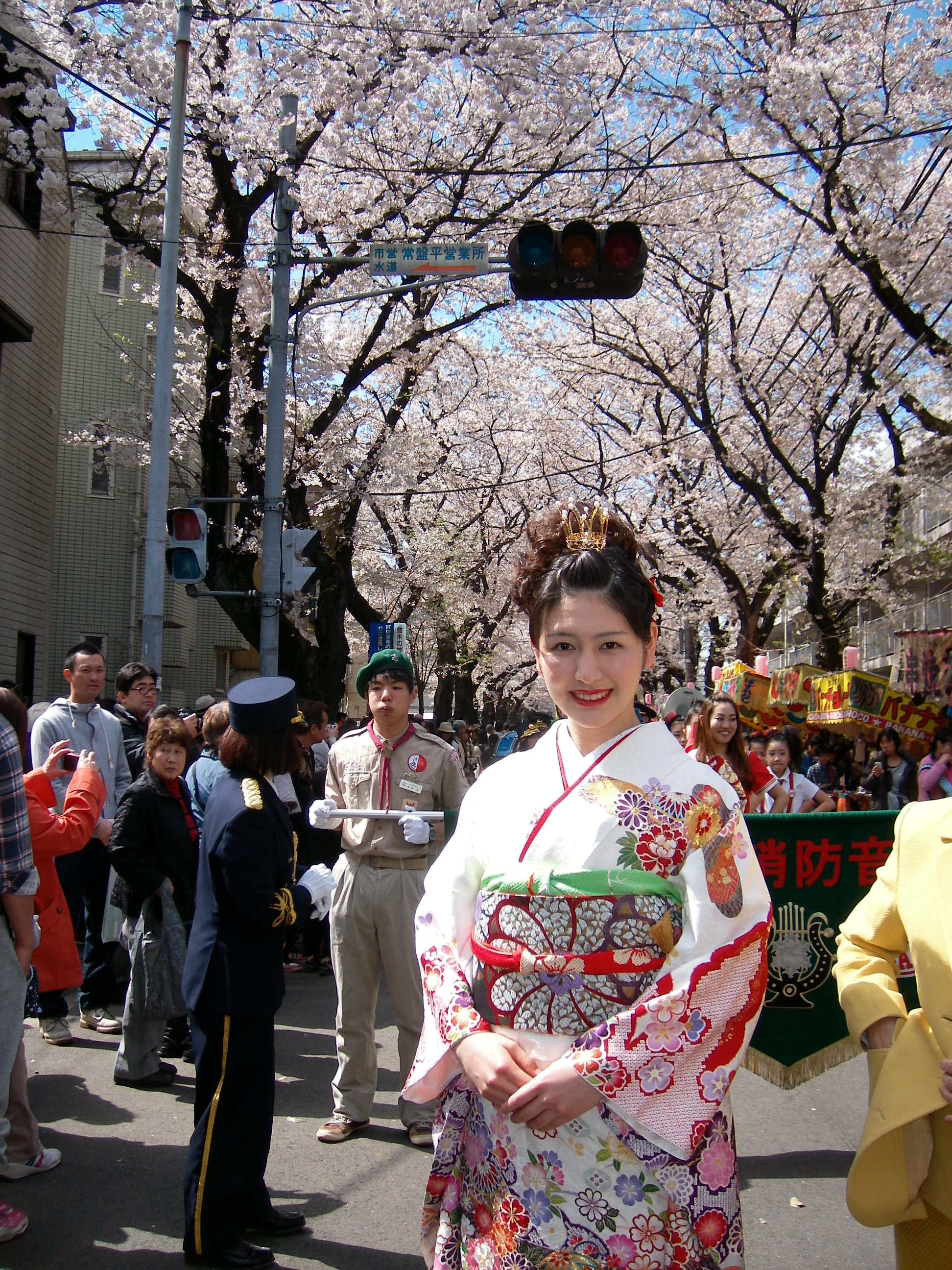 常盤平さくらまつり 松戸市 ▷日程：3月30日 土 ・31日 日 11:00～17:00 ▷場所：松戸市 常盤平さくら通りゆりの木通り交差点から五香駅前までと西友前けやき通り新京成線 常盤平駅前 新京成電鉄常盤平駅から五香駅まで約3kmにわたって続く桜のトンネルは