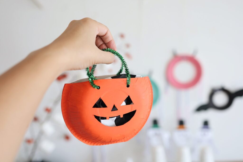 簡単！ハロウィンかぼちゃの工作 折り紙で作る幼児にぴったりのジャックオーランタン♪ - ゆっくり歩いていこう