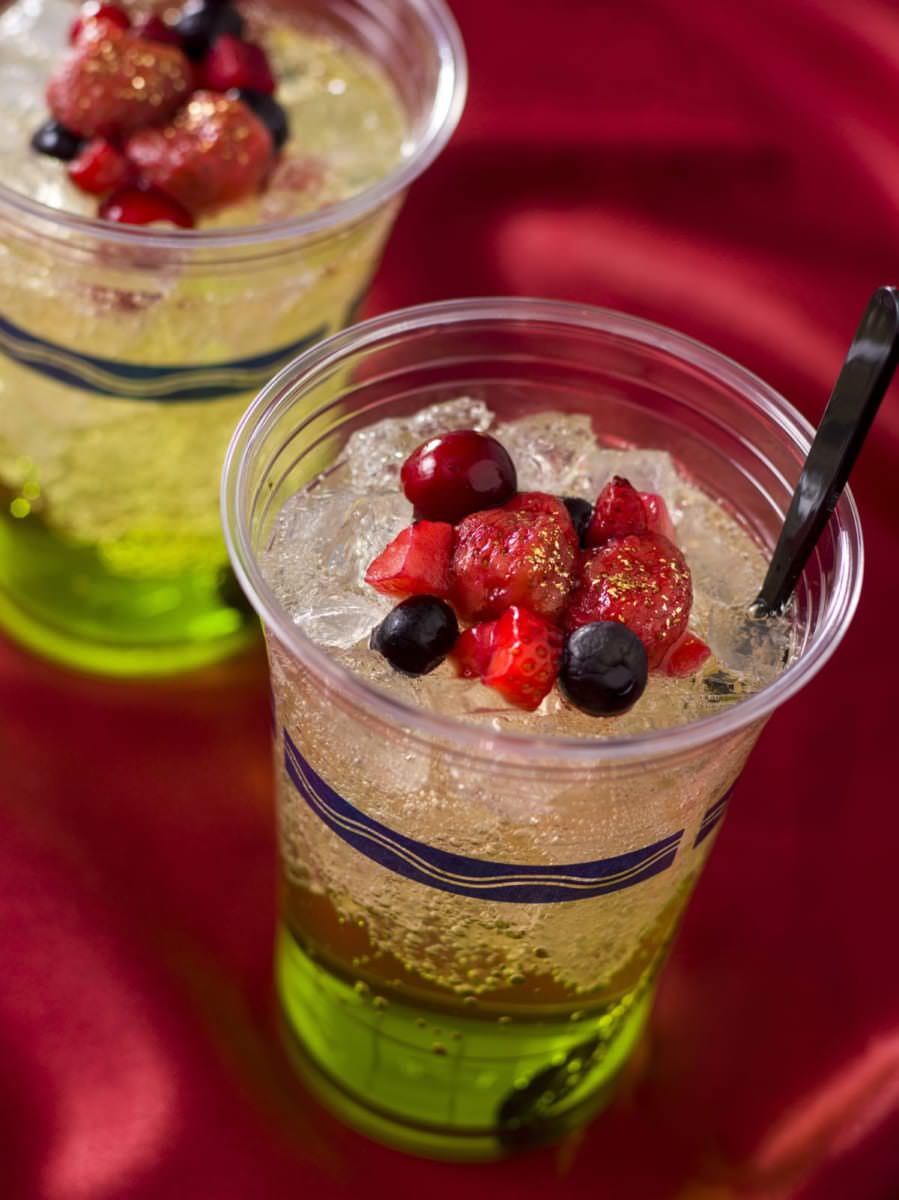 カフェ・ド・クリエ クリスマスを彩る華やかなストロベリースノーミルク&ホットアップルシナモン、海老とホタテ2種の魚介の旨味がつまったトマトクリームパスタが12月2日に登場！株式会社ポッカクリエイト のプレスリリース