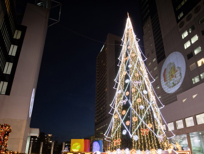 空飛ぶクリスマスツリー室内大阪TikTok