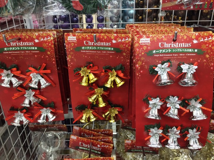 待ってました〜❗️🎄ダイソーのスノードーム⛄️❄️1番大きなサイズは手のひらサイズくらいあって、値段は100円、300円、700円でした✨ダイソーダイソー購入品ダイソー新商品クリスマス スノードーム かわいい イベント インテリア