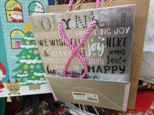 ｾﾘｱ100均ｸﾘｽﾏｽﾗｯﾋﾟﾝｸﾞ袋2025 ﾘﾎﾞﾝｶｰﾄﾞも！包んだﾚﾋﾞｭｰ&ﾀﾞｲｿｰも - 100均✖Sweetsレシピ‼