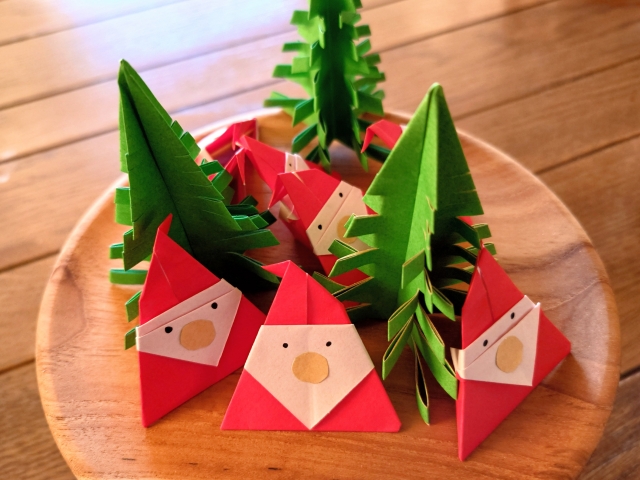 工作ネタ ☆クリスマス吊るし壁飾りChristmas walldecorations 12月壁面飾り高齢者レク・作業療法OT・デイ・保育おりがみ立体origami DIY