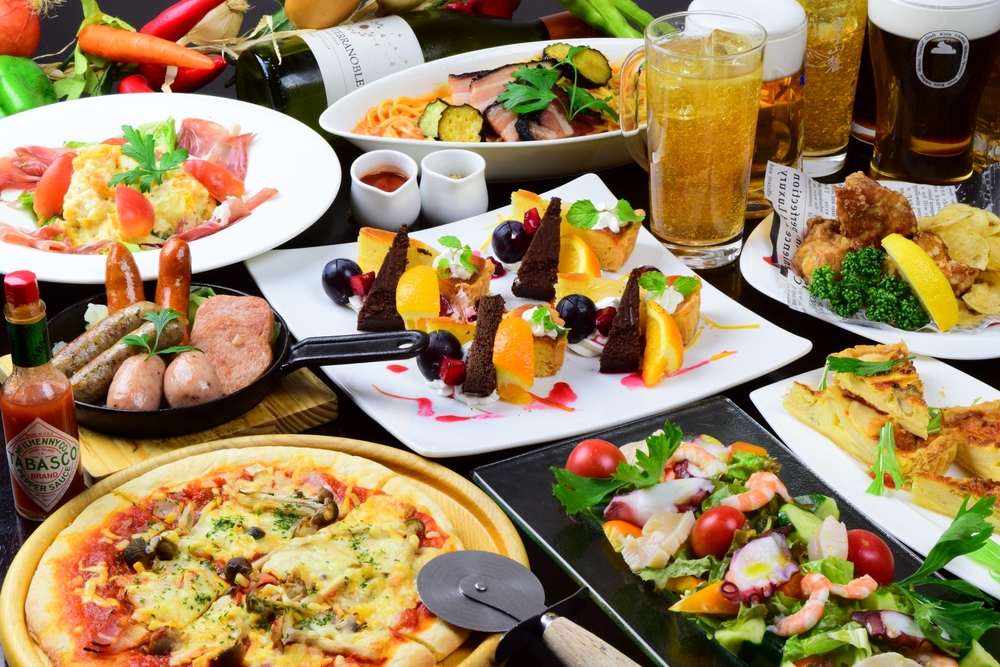 みんなでワイワイ盛り上がる🥂🥰 〇〇パーティーを６選集めてみました✨ ①辛くない！プデチゲパーティー🇰🇷 ②ホットプレートde瓦そばパーティー🥢③おうち居酒屋パーティー🏮 ④おうちdeビストロパーティー🥂 ⑤餃子の皮deおつまみパーティー🥟 ⑥おうちde昼飲み