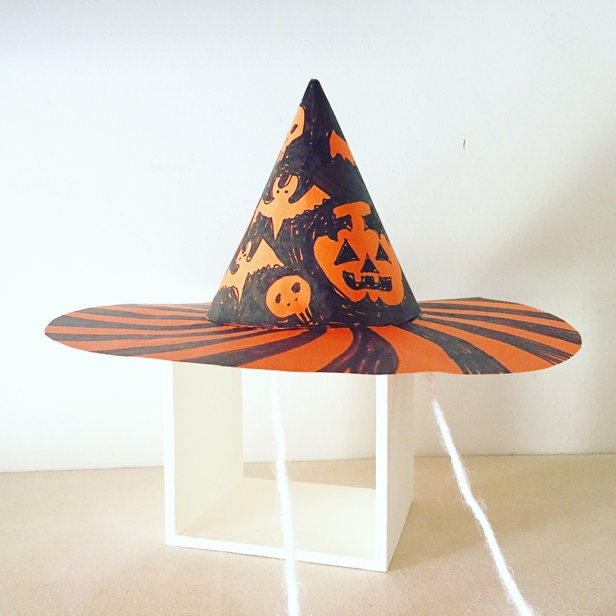 100均DIY フェルトで作る魔女の帽子 - YouTube