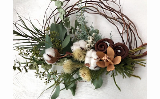 クリスマスローズとグリーンのナチュラルリース 28cm