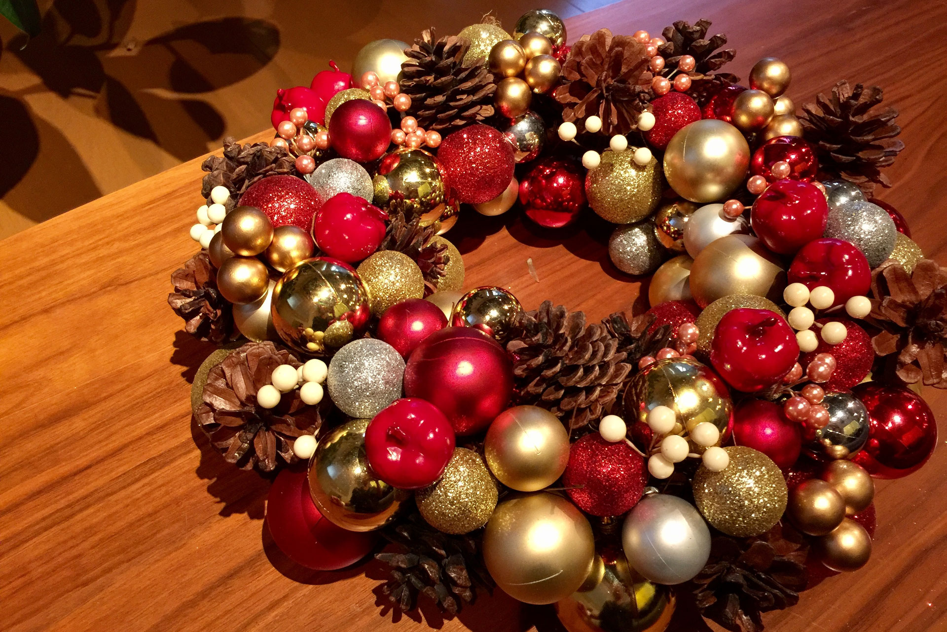 グルーガンで付けるだけ！手作りクリスマスリースも100均で♪PuChiMaぷちま