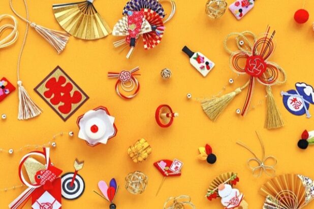 お育ちがバレる！年末年始のマナーや習わし。「お年玉をあげるとき、お札の入れ方は？」「鏡餅はいつ飾るのが正解？」 後編 OTONA SALONE