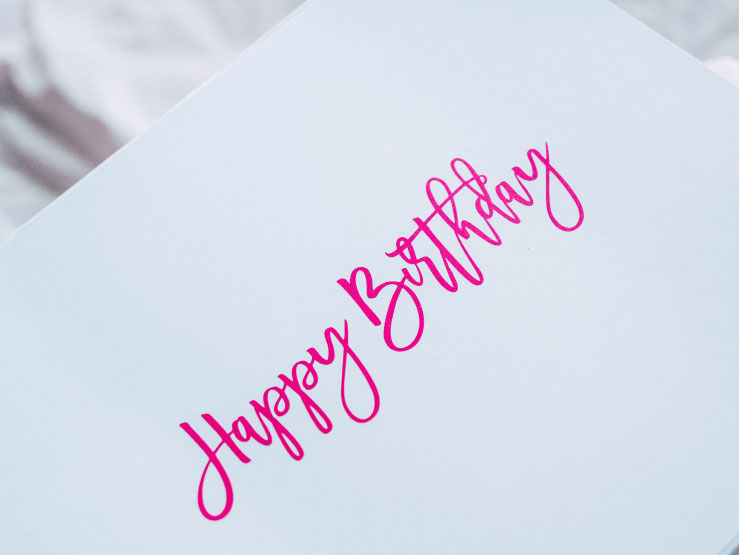 Happy Birthday!」のイラスト文字: ゆるかわいい無料イラスト素材集