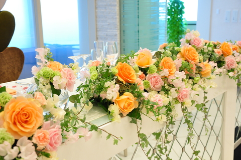 夏の装花 きれいめオレンジとミントグリーン 如水会館様へ一会 ウエディングの花