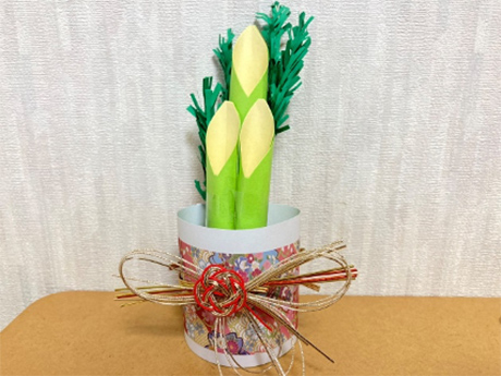 色画用紙を巻き巻き！手作り門松〜お正月にちなんだ製作遊び〜保育と遊びのプラットフォーム ほいくる