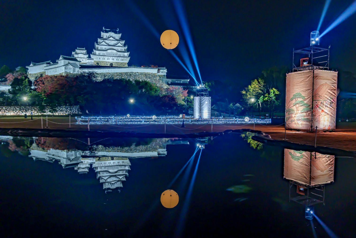 今年も鏡花水月 の季節がやってまいりました。11 22～12 11にかけて、 姫路城 三の丸広場にて開催されます。11 22~11 23、11 29～12 1は、 姫路市立美術館 でも庭園の夜間開放を予定しておりますので、 霧の彫刻とガス燈のコラボも合わせてお楽しみください