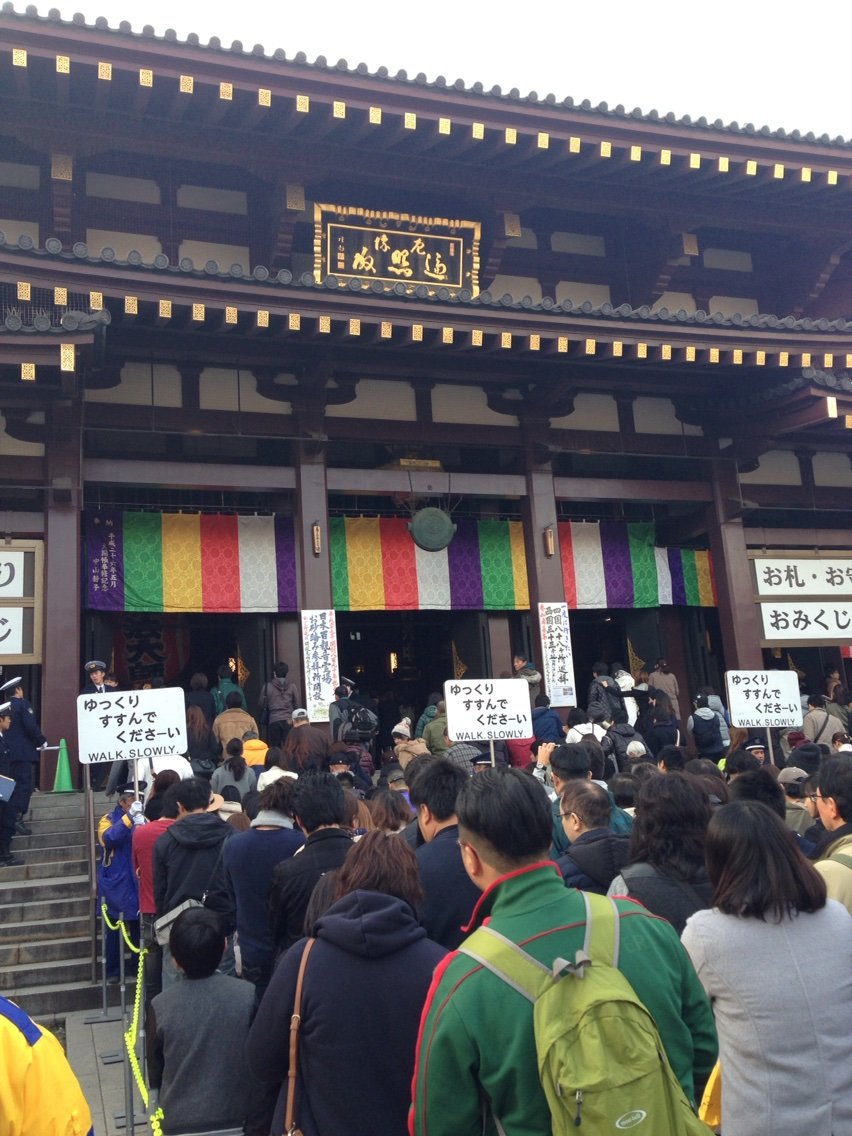 2025 年が明けた川崎大師から初詣ライブ配信！！AM 1時からの様子。屋台 参道 大本堂 Kawasakidaishi