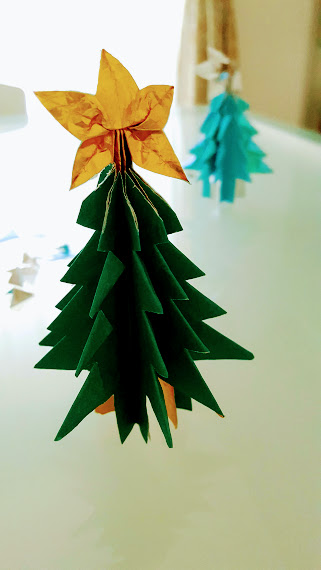 簡単に作れる折り紙のクリスマス飾りレシピ集♪ サンタやトナカイ、ツリーまで！Craftie Style