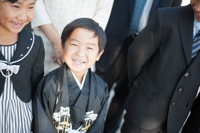 数えの7歳、晴れ着姿で息災祈願 子どもらの健やかな成長見守り、かゆ振る舞って「七草祝い」 鹿児島市鹿児島のニュース南日本新聞デジタル