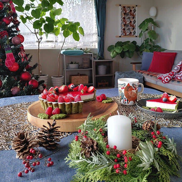 子供向けクリスマスパーティー♪ポップなデコレーションとツリのイラスト素材107084497- PIXTA