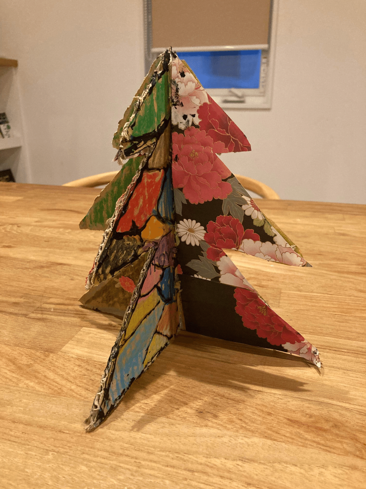 ダンボールで手作りできるクリスマスツリーの作り方Craftie Style