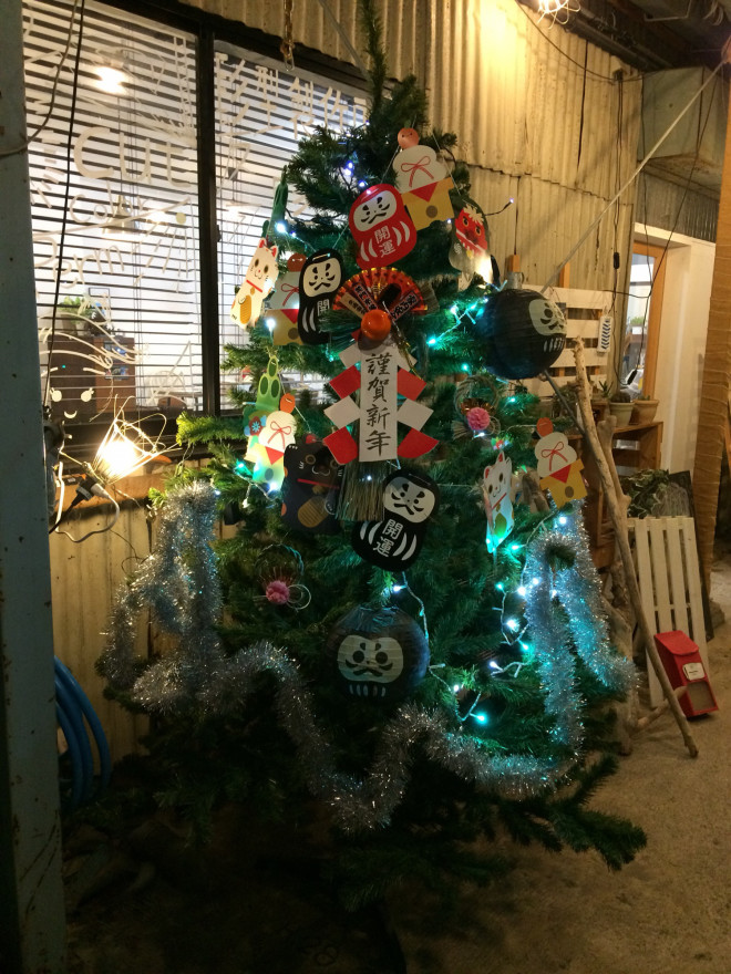 122CM_レッド クリスマス ツリースカート 赤 円型 直径122cm トナカイ ニット製 タオル型刺繍 レッド 雪花 真珠 鹿 ツリーカバークリスマス飾り 可愛い 豪華 正月飾り ギフト ベースカバー オーナメント 新年 屋内屋外飾り 雰囲気 パーティー g11649高さ90cm