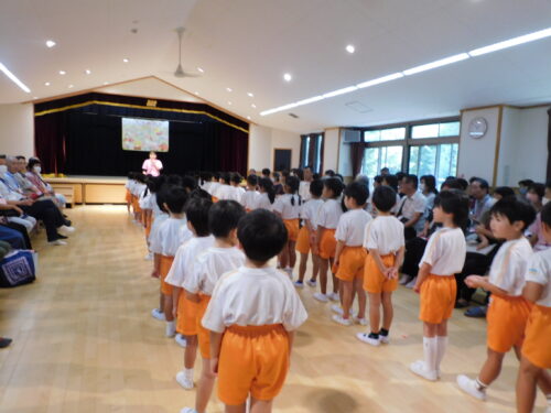 9月のうた 秋の童謡 こどものうた 敬老の日・秋分の日・どんぐりころころ・大きなくりの木のしたで・十五夜お月さん・あそびうた ・げんこつやまのたぬきさん・おうちで・家族で・幼稚園・保育園・小学校- playlist by ReppinSpotify