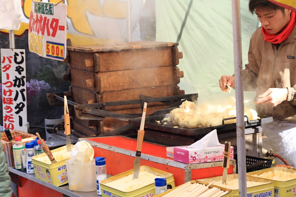美味しい川越祭り 2014年川越祭り。屋台村は札の辻近くがオススメ。ご当地グルメ屋台が出店中。 – 東上線ナビ