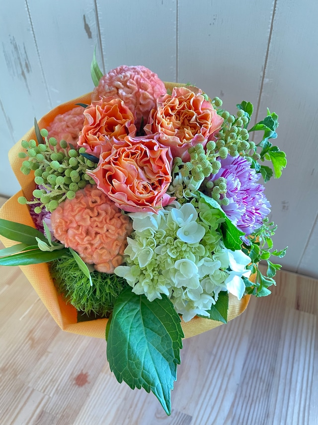 お誕生日の花束です。おまかせでしたので、素敵なカーネーションをお入れして愛情をお花に込めておつくりしました♡ お誕生日おめでとうございます。ご注文くださりありがとうございました😊花束 誕生日 盛岡花屋 矢巾花屋 紫波花屋 盛岡 矢巾 紫波 @balloonflower_iwate