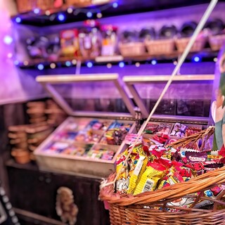 池袋 “転職BAR”に“駄菓子バー”面白コンセプトのバー５選 - おすすめ旅行を探すならトラベルブック TravelBook