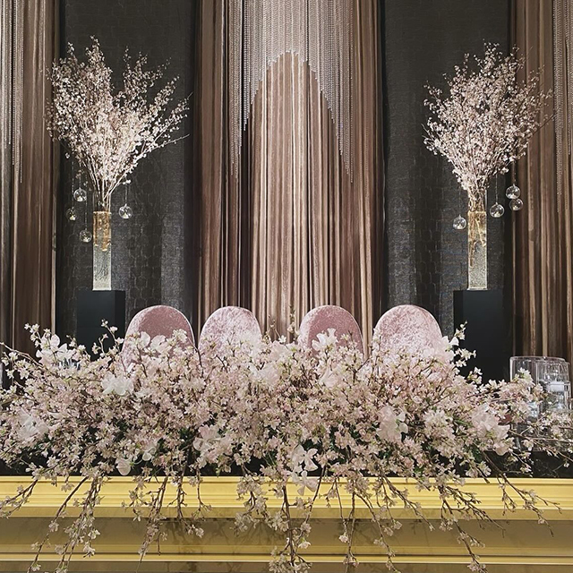 350例から厳選 2025年結婚式の高砂装飾アイデアやトレンドを紹介ブラプラヒトとは違う結婚式・フォトウェディングを