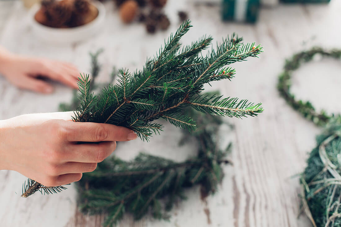 簡単、可愛い。ナチュラル素材を使ったクリスマスリースの作り方キナリノ