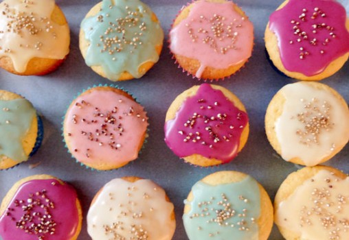 乙女心をくすぐる♪キュートな花のモチーフの「デコレーションカップケーキ」 - おいしいマルシェ powered by おとりよせネット