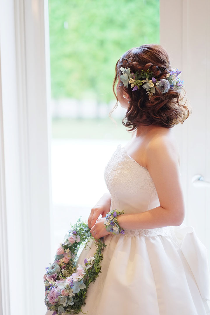 結婚式の新定番「リースブーケ」のアイデア11選！おしゃれな持ち方やアレンジ実例みんなのウェディングニュース