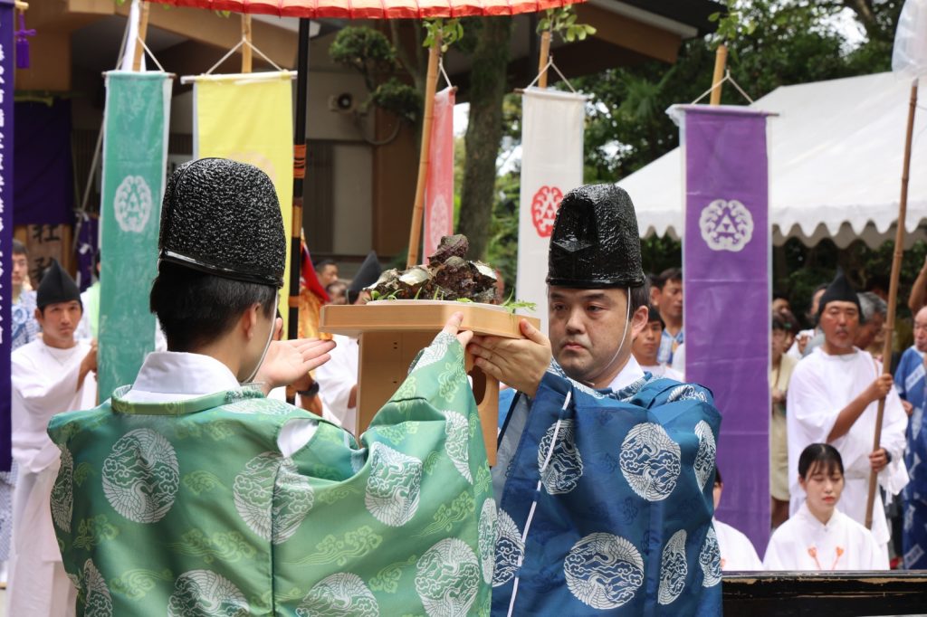 神主が振る白い紙がついた棒の名前や意味 役割 は？ – urepii.com