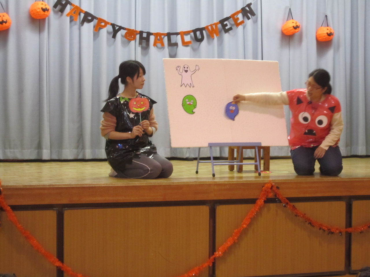 ハロウィンと保育パーティー、出し物で使える製作ゲーム・仮装と給食・おやつ
