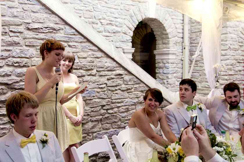 結婚式の友人代表スピーチのコツや例文紹介＆服装マナーやおすすめドレス紹介結婚式パーティーのレンタルドレスはリリアージュ