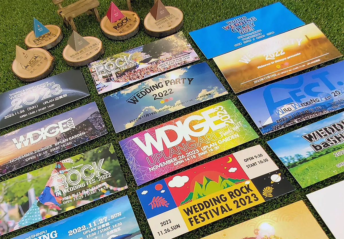 席次表 モンバス好きの新郎新婦が作ったフェス風結婚式席次表 – レッドアトレブライダル