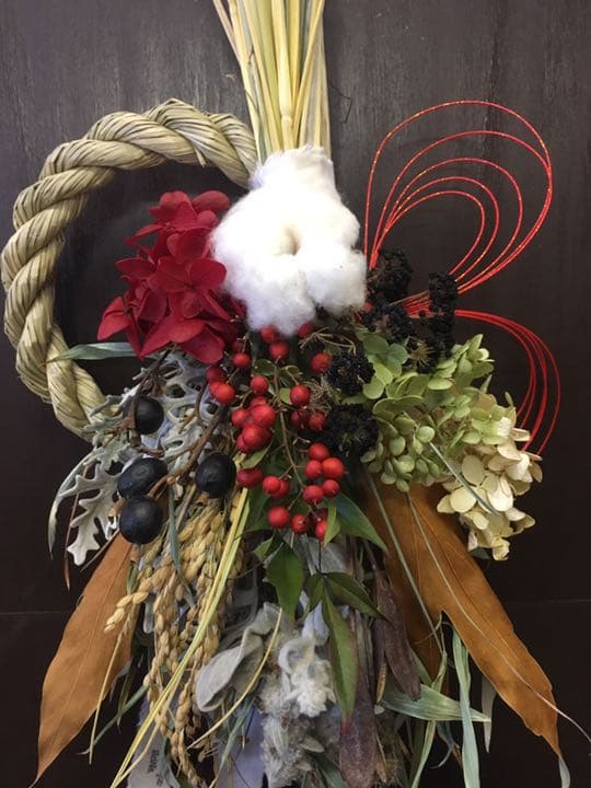 おしゃれなしめ飾りを飾って、新しい気持ちで新年を迎えよう胡蝶蘭・スタンド花のプレミアガーデン