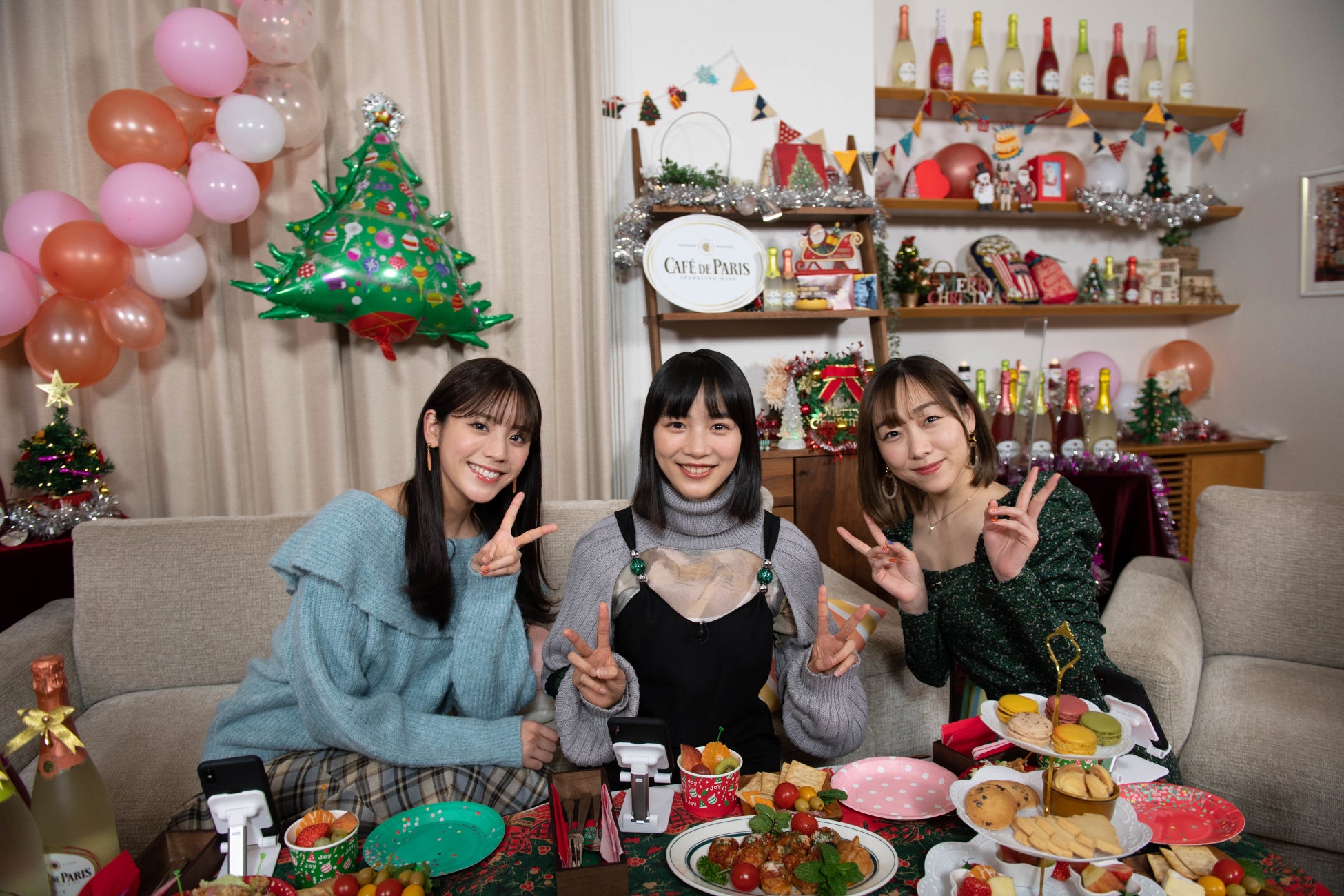 7選 クリパ女子会🎅🏻🎀💖 クリスマスをみんなで楽しむ🥰🎄💞 パーティー女子会を紹介するよ🎉🌟✨サンタコスはもちろん、カチューシャを 手作りしたり美味しいごはんに囲まれて 一年の締めくくりを存分に盛り上がろう😼💨予算も書いてあって参考になること 間違いなし
