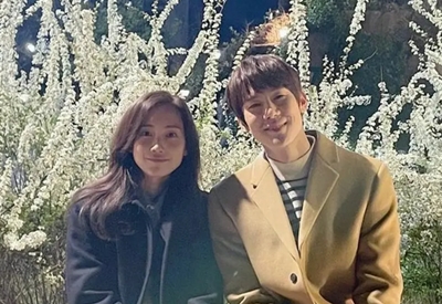 ユ・ヨンソク、チェ・スビンとの結婚をほのめかす――挙式の場所はすでに決定！？ - YouTube