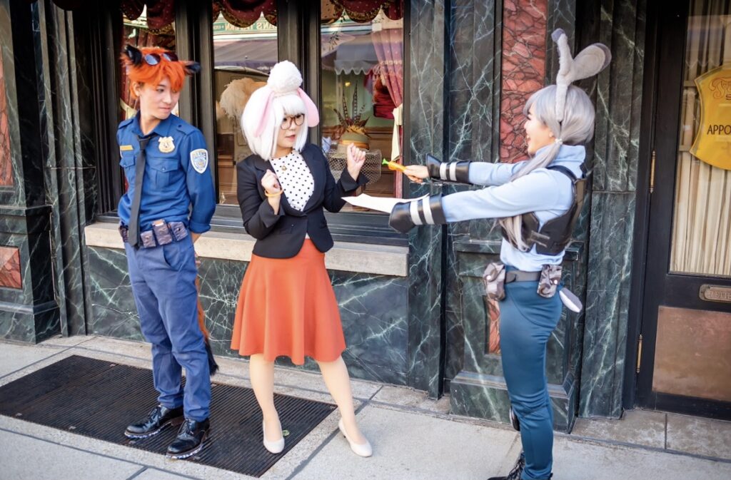 ハロウィン ディズニーの簡単な仮装25選！私服でできるディズニーバウンドコーデ＆ポイント