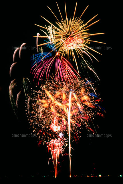 新宿発 ＜8 3出発限定スターマインブロック観覧席付＞日本三大花火「長岡まつり大花火大会」へ！絶景ラベンダー鑑賞＆東洋のナイアガラ吹割の滝の観瀑も楽しむ「シャレーカスケード」または「苗場サザン」宿泊1泊2日vipツアー viptour