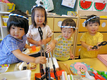 ブロックグラス{ 仮装 コスプレ コスチューム ごっこ遊び 玩具 おもちゃ }{ ギフト 誕生日 }{ 子ども会 施設 }子供会 保育園 幼稚園景品 イベント お祭り プレゼント 人気色柄指定不可不良対応不可こどもモールタイガーキャット